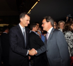 Su Majestad el Rey recibe el saludo del presidente de la Generalitat de Cataluña, Artur Mas